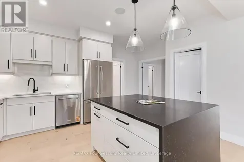 1 Boynton Court Blue Mountains ON N0H 2P0