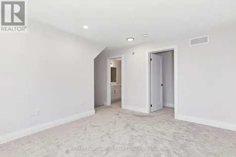 1 Boynton Court Blue Mountains ON N0H 2P0