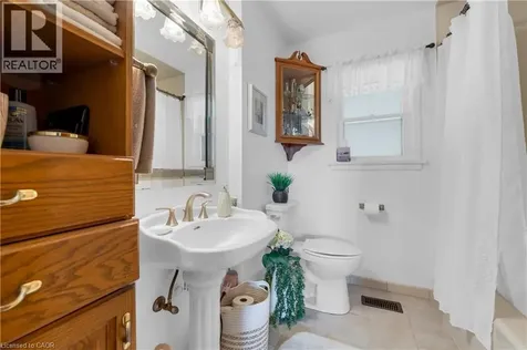 609 Green Mountain Road East Stoney Creek ON L8J 2Z7