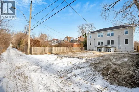 515 Caron Windsor ON N9A 5B5