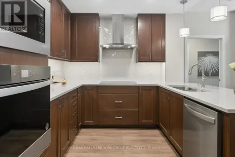 460 William Graham Drive Aurora ON L4G 1X9