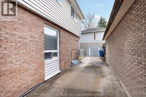 8665 Darlington Crescent Windsor ON N8S 4M5