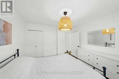 756 Dickens Avenue Ottawa ON K1G 2X8