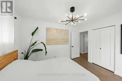 756 Dickens Avenue Ottawa ON K1G 2X8