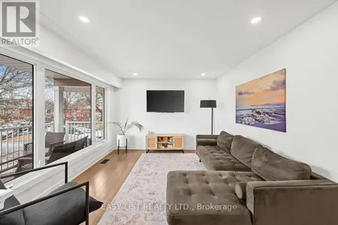 756 Dickens Avenue Ottawa ON K1G 2X8