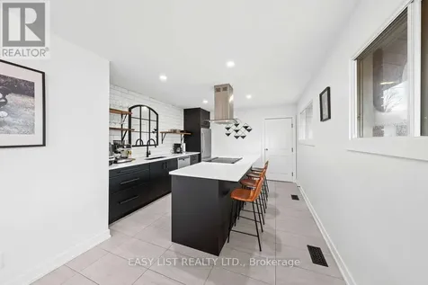 756 Dickens Avenue Ottawa ON K1G 2X8