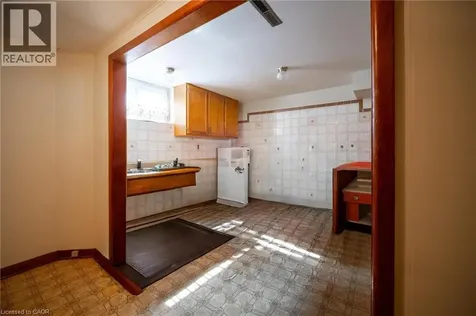 31 Terrace Drive Hamilton ON L9A 2Y5