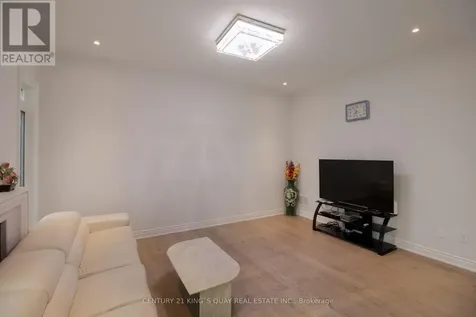 38 Tipp Drive Richmond Hill ON L4E 1J3