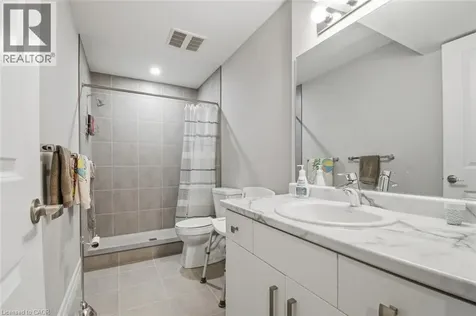 18 Borden Trail Welland ON L3C 0H1