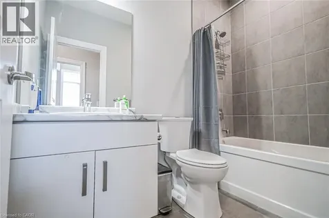 18 Borden Trail Welland ON L3C 0H1