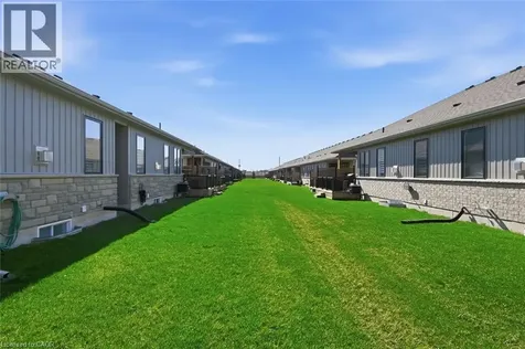 18 Borden Trail Welland ON L3C 0H1