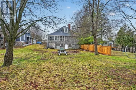 804 Hunter Street Selwyn ON K0L 1H0