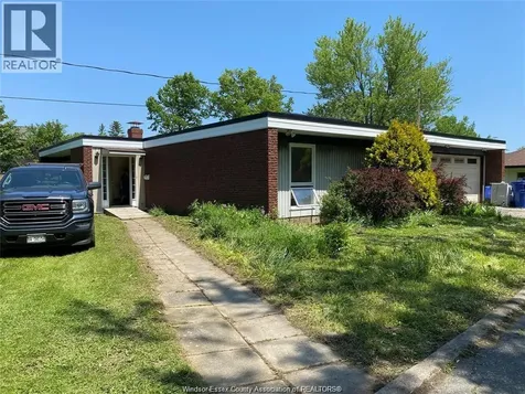 3052 Lauzon Windsor ON N8T 2Z8