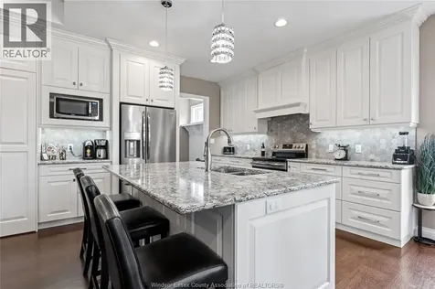 24 Peachtree Lane Chatham ON N7L 0G3