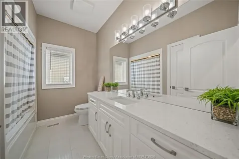 24 Peachtree Lane Chatham ON N7L 0G3