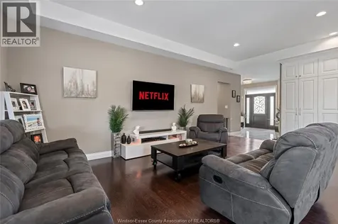 24 Peachtree Lane Chatham ON N7L 0G3