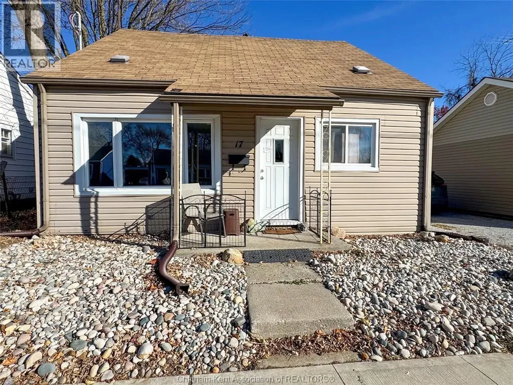 17 Mcnaughton Avenue Wallaceburg ON N8A 1R7
