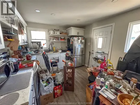 17 Mcnaughton Avenue Wallaceburg ON N8A 1R7