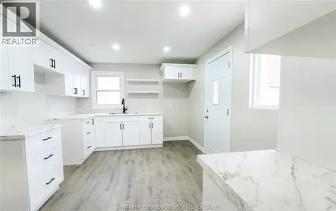 17 Mcnaughton Avenue Wallaceburg ON N8A 1R7