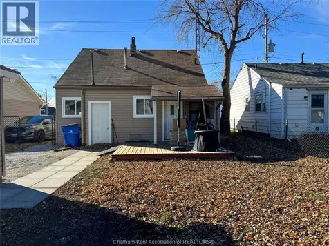 17 Mcnaughton Avenue Wallaceburg ON N8A 1R7