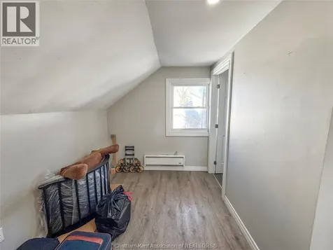 17 Mcnaughton Avenue Wallaceburg ON N8A 1R7