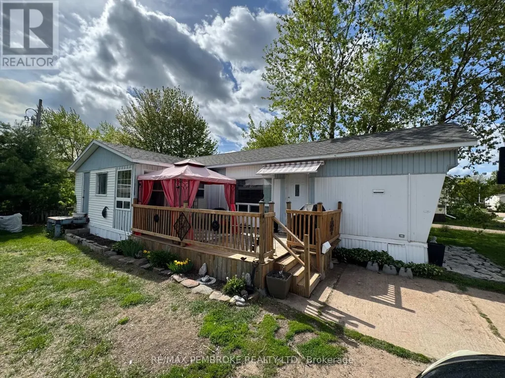 72 Pinehurst Estates Petawawa ON K8H 2H2