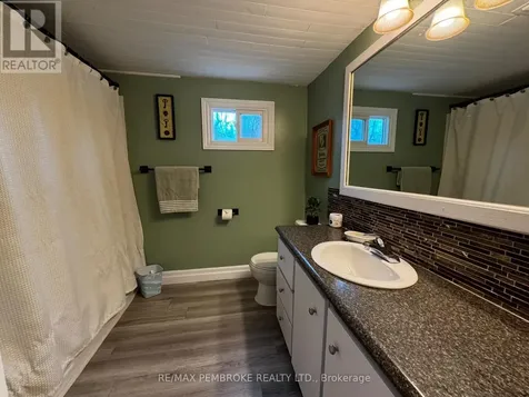 72 Pinehurst Estates Petawawa ON K8H 2H2