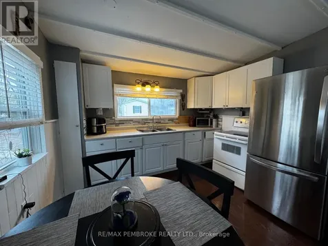 72 Pinehurst Estates Petawawa ON K8H 2H2
