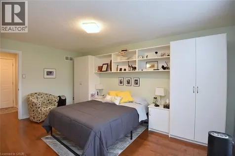 20 Meadowlands Boulevard Ancaster ON L9K 1J5