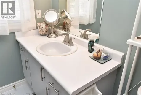20 Meadowlands Boulevard Ancaster ON L9K 1J5