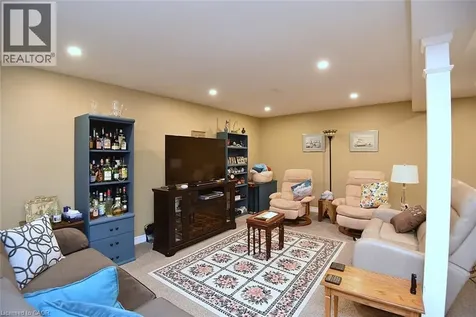 20 Meadowlands Boulevard Ancaster ON L9K 1J5