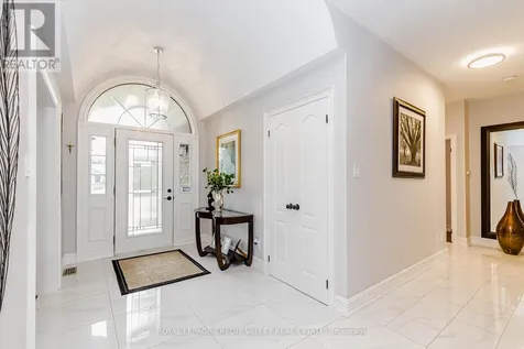 48 Rayburn Meadows Road East Garafraxa ON L9W 7E7
