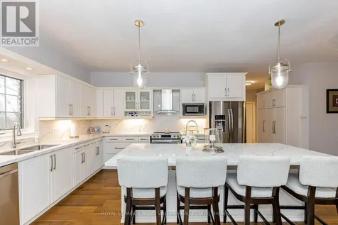 48 Rayburn Meadows Road East Garafraxa ON L9W 7E7