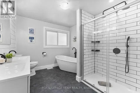 25 Frontenac Crescent Deep River ON K0J 1P0