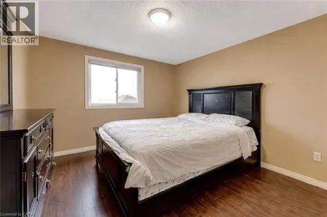 924 Copper Leaf Crescent Kitchener ON N2E 3W1