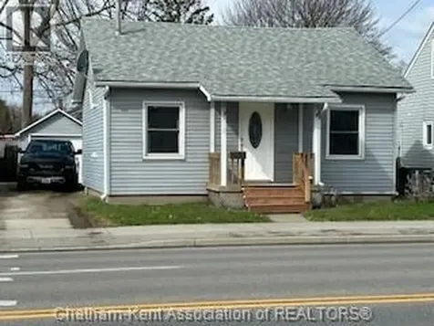 6 Mcnaughton Avenue Wallaceburg ON N8A 2W5