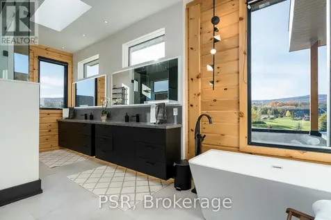 4 Raintree Court Clearview ON L9Y 0K2