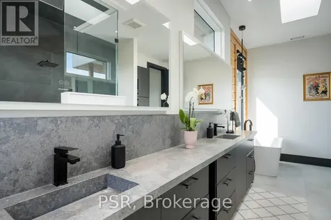 4 Raintree Court Clearview ON L9Y 0K2