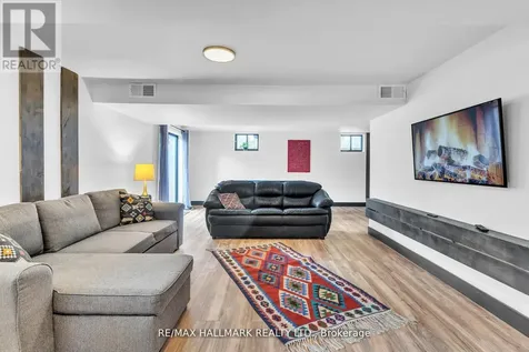16831 Mccowan Road Whitchurch-stouffville ON L4A 2A4