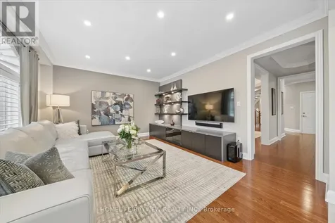 15 Maple Forest Drive Vaughan ON L6A 0B7