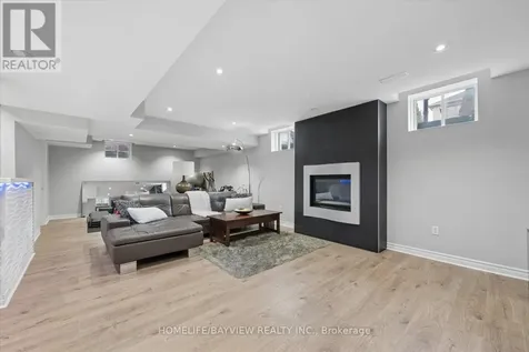 15 Maple Forest Drive Vaughan ON L6A 0B7