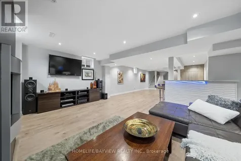 15 Maple Forest Drive Vaughan ON L6A 0B7