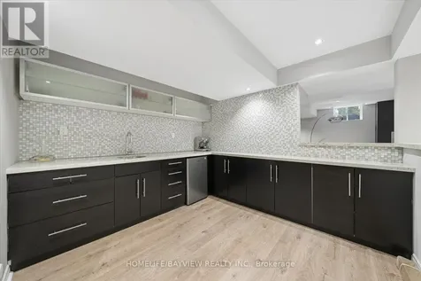 15 Maple Forest Drive Vaughan ON L6A 0B7
