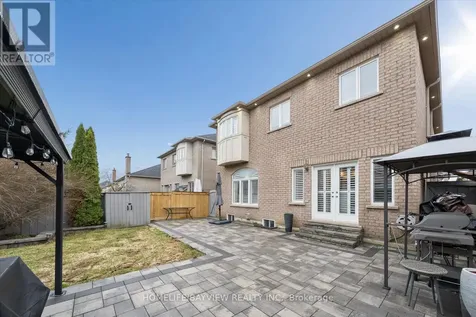 15 Maple Forest Drive Vaughan ON L6A 0B7