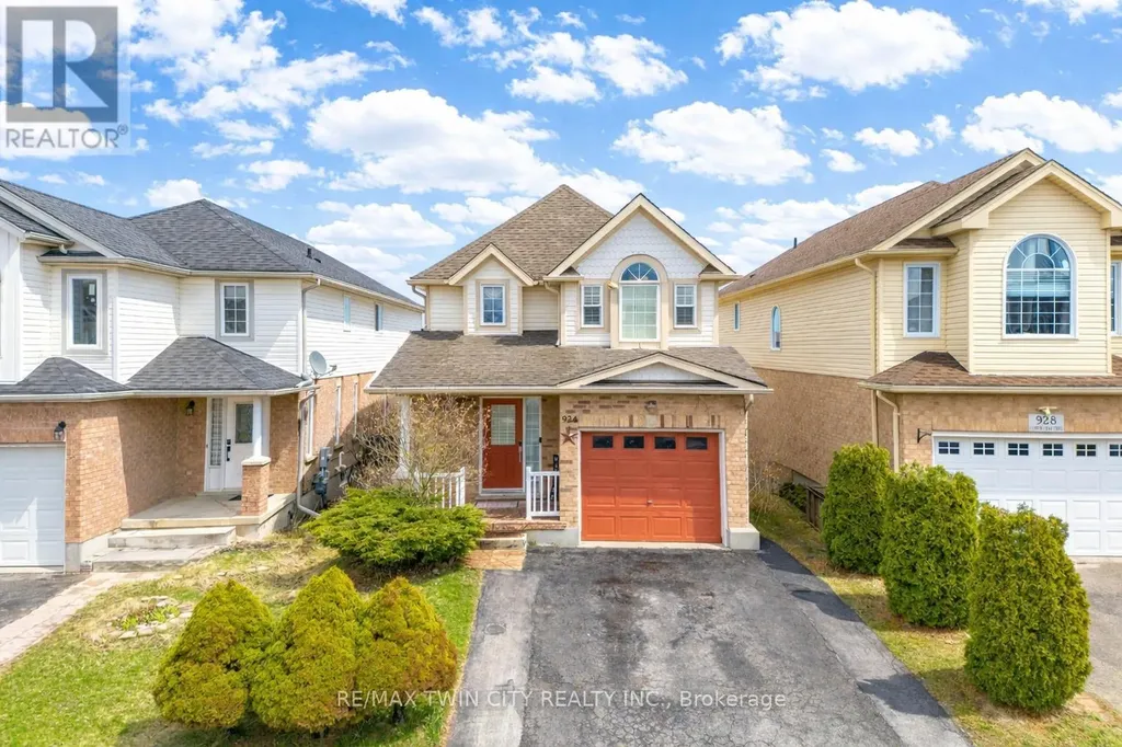 924 Copper Leaf Crescent Kitchener ON N2E 3W1