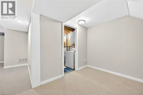 25 Walker Court Grimsby ON L3M 5J5