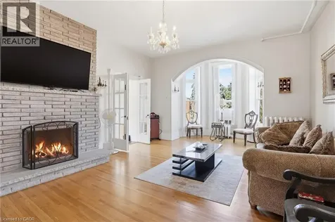 26 Ravenscliffe Avenue Hamilton ON L8P 3M4