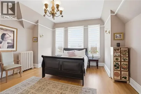 26 Ravenscliffe Avenue Hamilton ON L8P 3M4