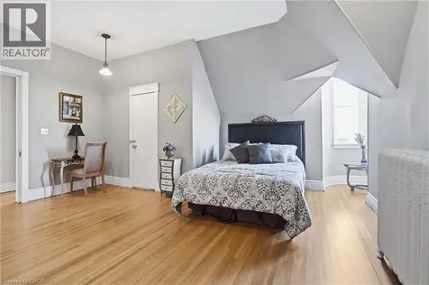 26 Ravenscliffe Avenue Hamilton ON L8P 3M4