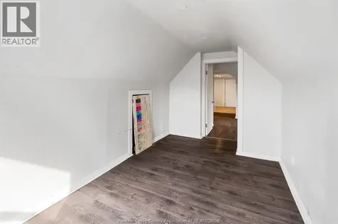 458-460 Wahketa Street Windsor ON N8X 1B6